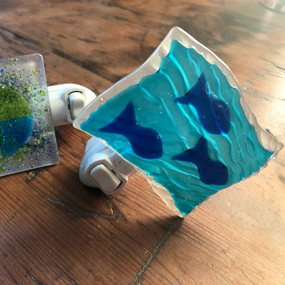 Blue Glass Mermaid Worthy Nightlight 3.25" x 2.25" - Picture 4 of 4